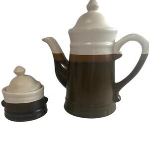 Vintage brown stoneware tea pot and sugar bowl set. Made in Tiawan 1980 See decs